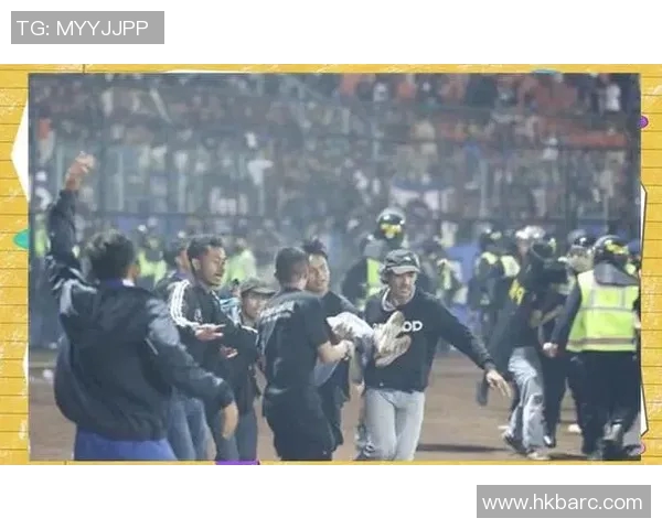 足球明星4号因场外冲突被拍到打架引发热议与争议