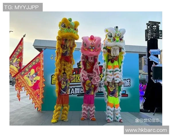 足球明星与舞狮的精彩碰撞视频展现传统文化与体育魅力的完美融合 足球明星与舞狮的精彩碰撞视频展现传统文化与体育魅力的完美融合