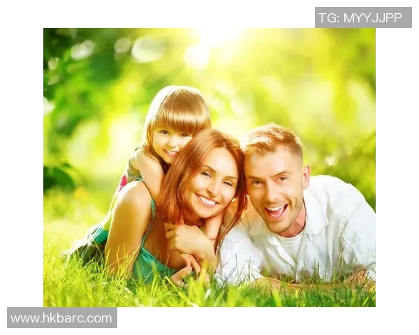 足球明星的孩子们天真无邪的瞬间展现了运动员家庭的温馨与快乐 足球明星的孩子们天真无邪的瞬间展现了运动员家庭的温馨与快乐